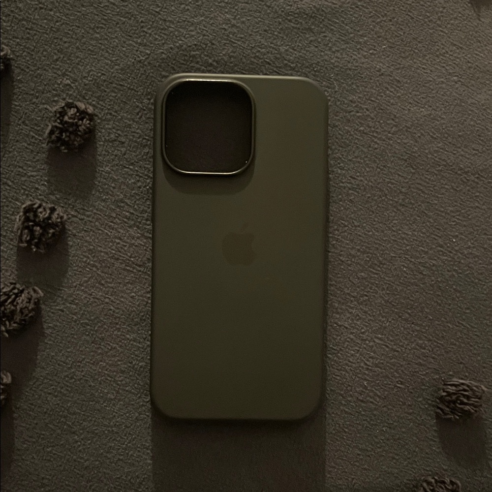 iPhone 13 Pro Silicone Case with MagSafe - Picture 2 of 7